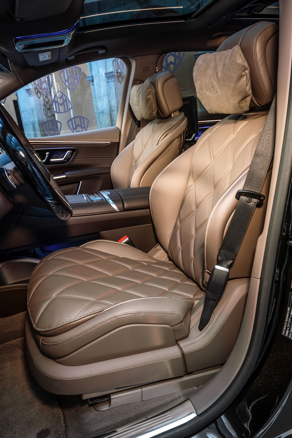 Mercedes-Maybach EQS 680 ra mắt, định nghĩa xe điện gầm cao hạng sang - 20 Mercedes-Maybach EQS 680 ra mắt, định nghĩa xe điện gầm cao hạng sang - 20