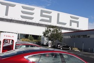 Tesla doạ chuyển nhà máy khỏi bang California nếu không nới lỏng phong toả