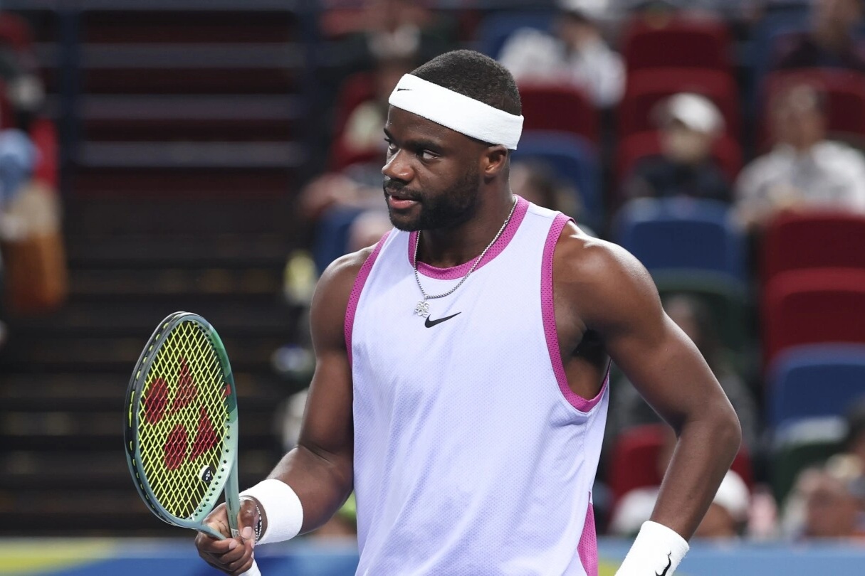 Pemain tenis Amerika menghina wasit di Shanghai Masters - 1 Tay vợt người Mỹ thóa mạ trọng tài ở Thượng Hải Masters - 1