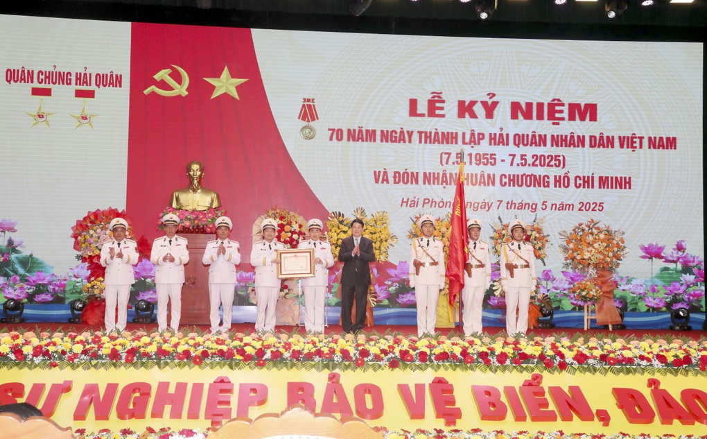 Hải quân phải là chỗ dựa vững chắc cho ngư dân bám biển, bảo vệ chủ quyền - 2 Hải quân phải là chỗ dựa vững chắc cho ngư dân bám biển, bảo vệ chủ quyền - 2