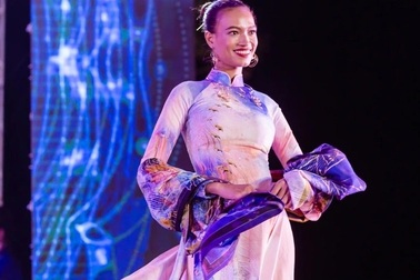 Siêu mẫu người Ê Đê H'Ăng Niê tái xuất xinh đẹp