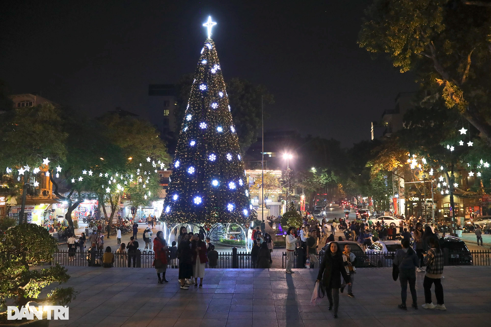 Các nhà thờ ở Hà Nội trang trí lung linh hàng nghìn ánh đèn đón Noel 2022 - 10 Các nhà thờ ở Hà Nội trang trí lung linh hàng nghìn ánh đèn đón Noel 2022 - 10