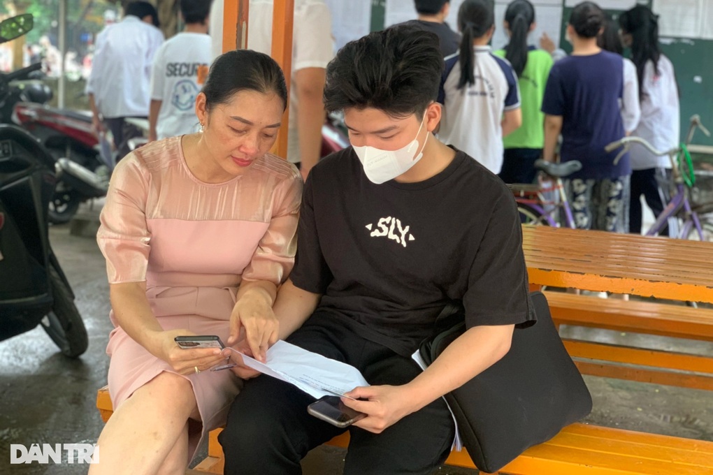 Sĩ tử lớp 10 học thêm 10 buổi/tuần vì lo trường đại học quay xe - 2 Sĩ tử lớp 10 học thêm 10 buổi/tuần vì lo trường đại học quay xe - 2