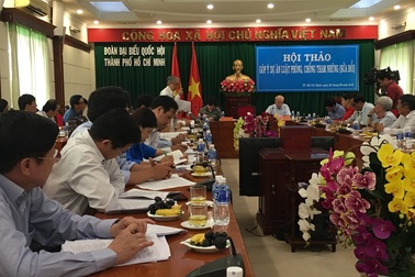 "Lương không đủ sống sao ai cũng đua vào công chức?"