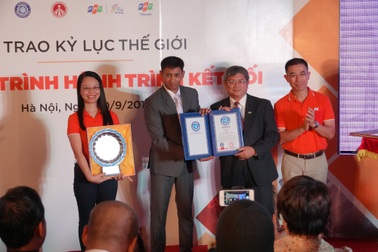 FPT nhận kỷ lục thế giới nhờ… chạy xuyên Việt