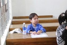 Thí sinh dự thi bị giám thị nhầm là học sinh tiểu học... đi lạc