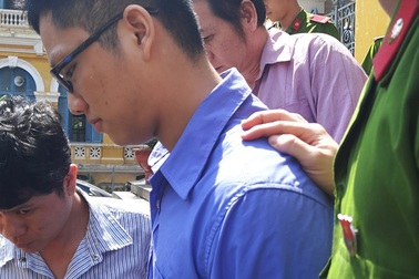 Nam sinh viên dàn cảnh cướp 10 lượng vàng