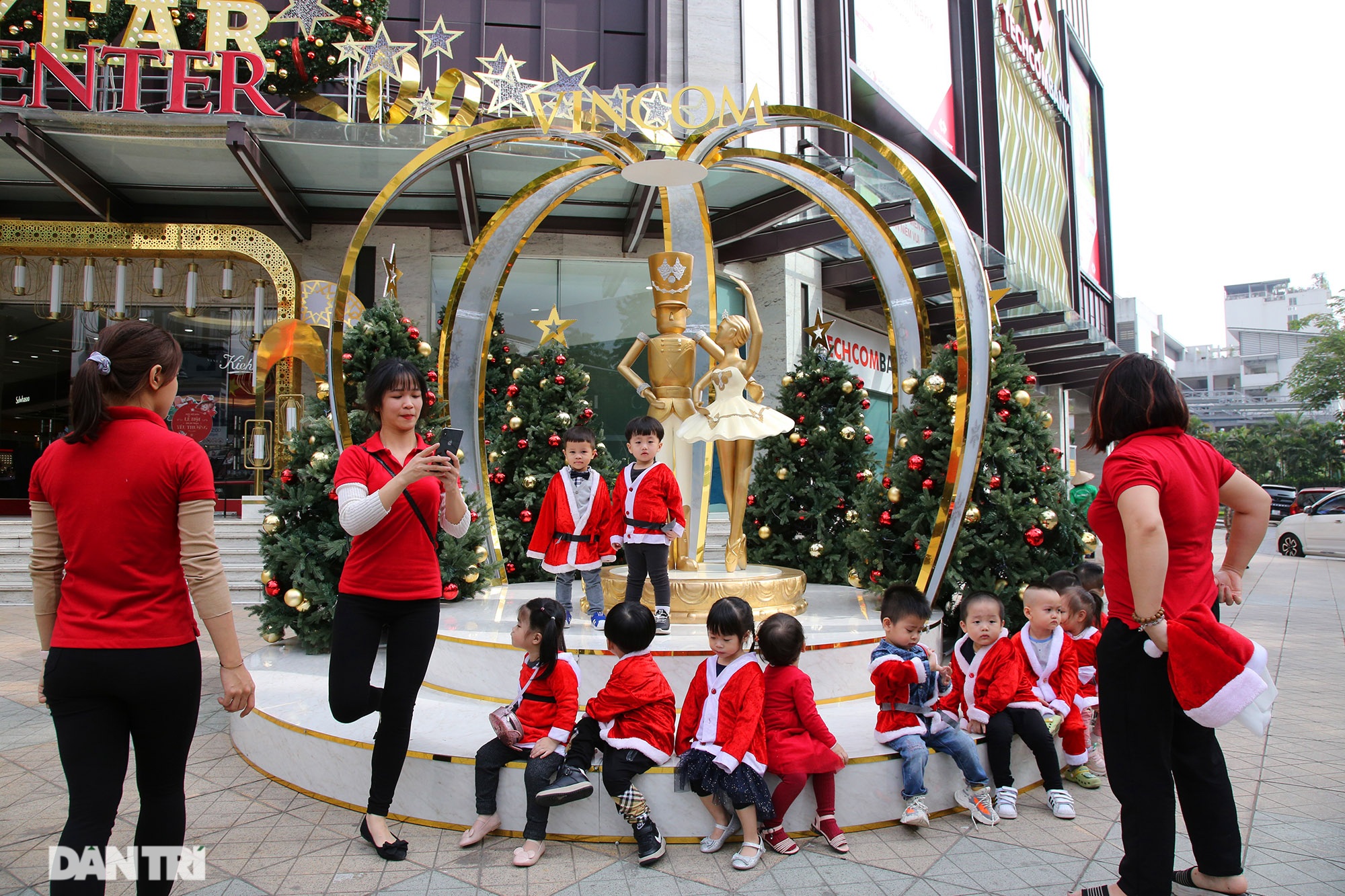 Những điểm check-in Noel đẹp khó cưỡng không thể bỏ qua tại Hà Nội - 13 Những điểm check-in Noel đẹp khó cưỡng không thể bỏ qua tại Hà Nội - 13