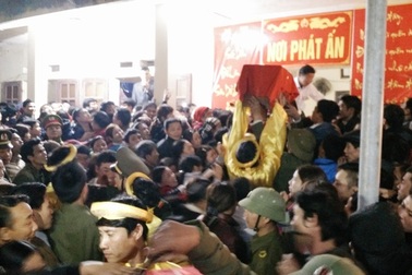 Đền Trần Thanh Hóa cũng "ngạt thở" phát ấn