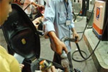 Không điều chỉnh giá xăng dầu trước 21/4