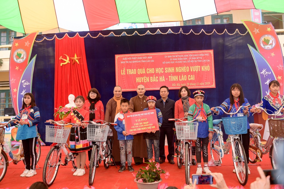 Những chiếc xe đạp trong mơ tới tay học sinh nghèo vượt khó vùng cao - 4 Những chiếc xe đạp trong mơ tới tay học sinh nghèo vượt khó vùng cao - 4