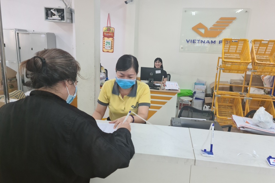 TPHCM đặt mục tiêu 98% người dân nhận trợ cấp thất nghiệp qua ATM - 1 TPHCM đặt mục tiêu 98% người dân nhận trợ cấp thất nghiệp qua ATM - 1