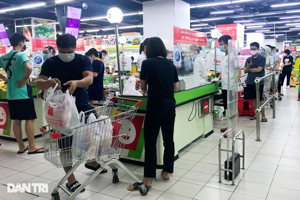 Hình ảnh tại các chợ, siêu thị Hà Nội ngày đầu giãn cách theo Chỉ thị 16 - 13 Hình ảnh tại các chợ, siêu thị Hà Nội ngày đầu giãn cách theo Chỉ thị 16 - 13