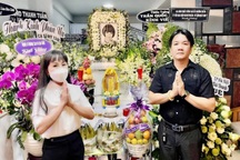 Nghệ sĩ tiễn đưa NSƯT Thanh Kim Huệ về nơi an nghỉ cuối cùng