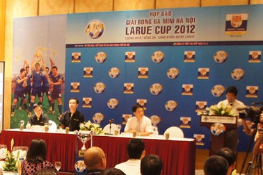 24 đội tranh tài giải bóng đá mini Hà Nội - Larue Cup