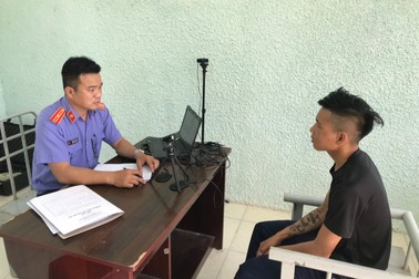 Bị thanh niên đẩy ngã xuống đường, ông lão 72 tuổi suy tim tử vong