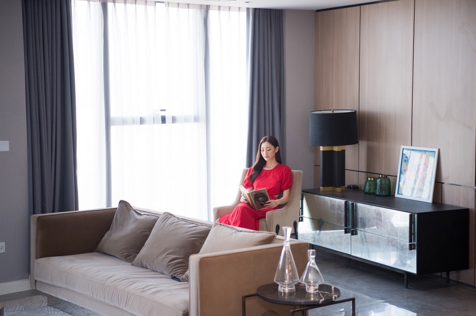 Hoa hậu Lương Thùy Linh khoe nhà mới mua sau 2 năm đăng quang - 3 Hoa hậu Lương Thùy Linh khoe nhà mới mua sau 2 năm đăng quang - 3