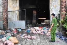 Phát hiện cơ sở chế biến mỡ động vật trái phép nằm trong nghĩa trang