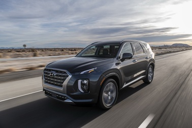 Hyundai Palisade cạnh tranh với Ford Explorer bằng giá bán