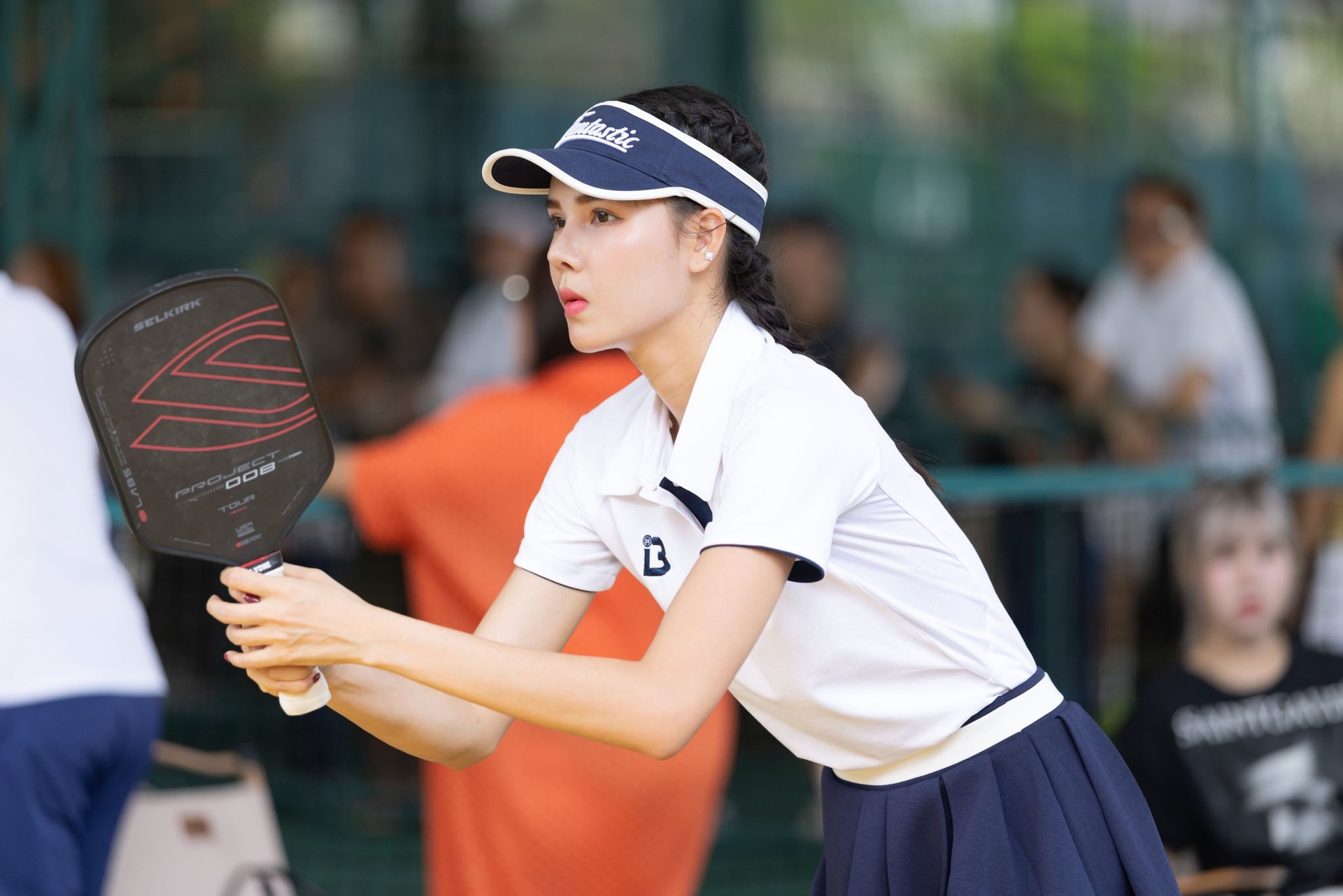 Hôn nhân vượt thị phi của cầu thủ Mạc Hồng Quân và người mẫu cao 1,78m - 9