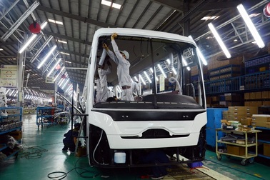 Doanh số "lao dốc", thị trường xe tải, xe khách thiệt đơn hại kép