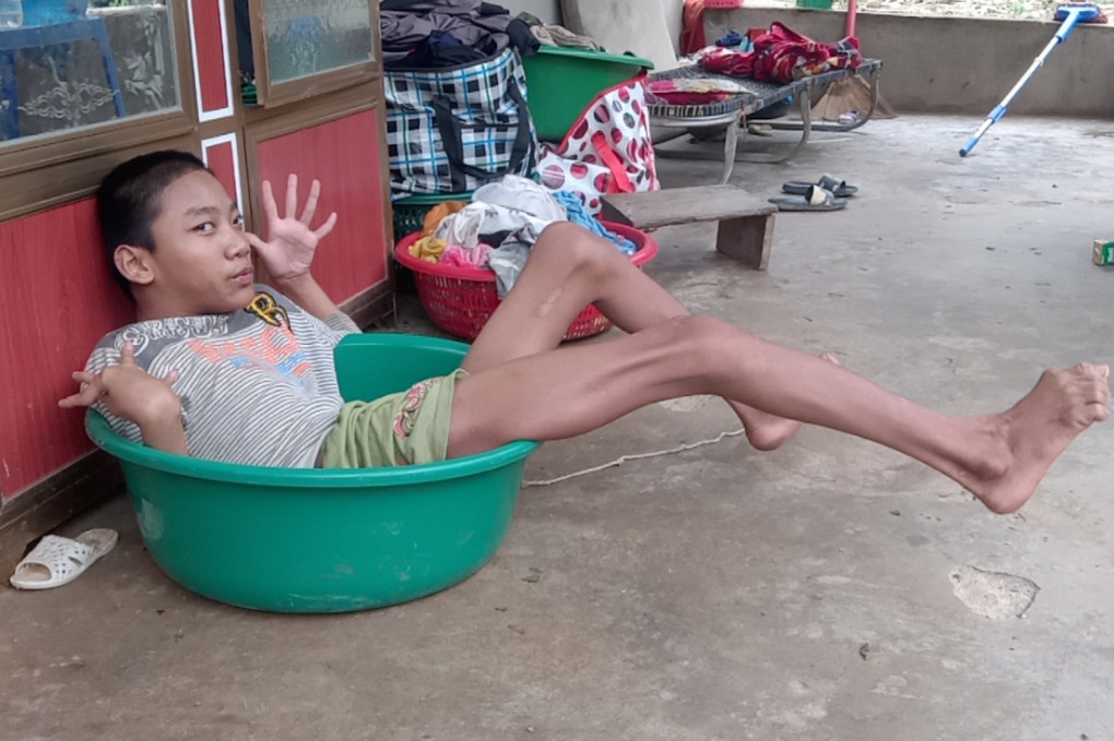 Lời khẩn cầu của người mẹ nghèo nuôi con bại liệt, con ung thư - 2 Lời khẩn cầu của người mẹ nghèo nuôi con bại liệt, con ung thư - 2