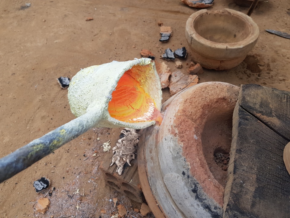 Làng đúc đồng trăm năm tuổi ở Khánh Hòa đỏ lửa vào mùa Tết - 2 Làng đúc đồng trăm năm tuổi ở Khánh Hòa đỏ lửa vào mùa Tết - 2
