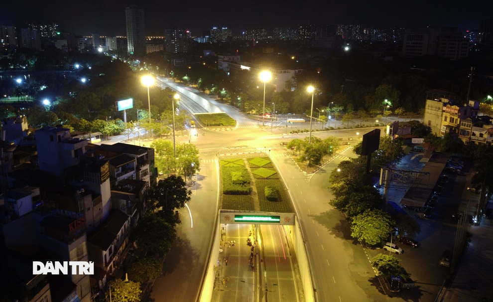 Hà Nội: Công nhân thâu đêm sửa chữa hầm Kim Liên - 3 Hà Nội: Công nhân thâu đêm sửa chữa hầm Kim Liên - 3