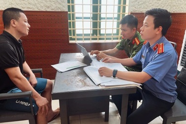 Mẹ bị tai nạn con đến nhà đối phương dùng dao uy hiếp, ép bồi thường