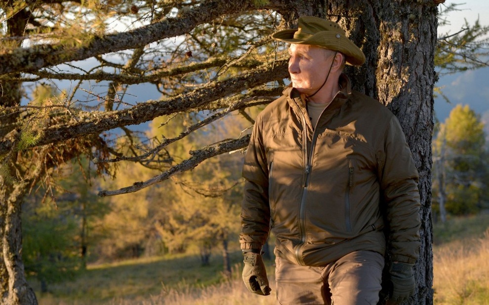 Kremlin đăng ảnh ông Putin băng rừng, lội sông câu cá ở Siberia - 8 Kremlin đăng ảnh ông Putin băng rừng, lội sông câu cá ở Siberia - 8