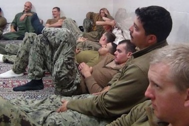 Iran phóng thích 10 thủy thủ Mỹ