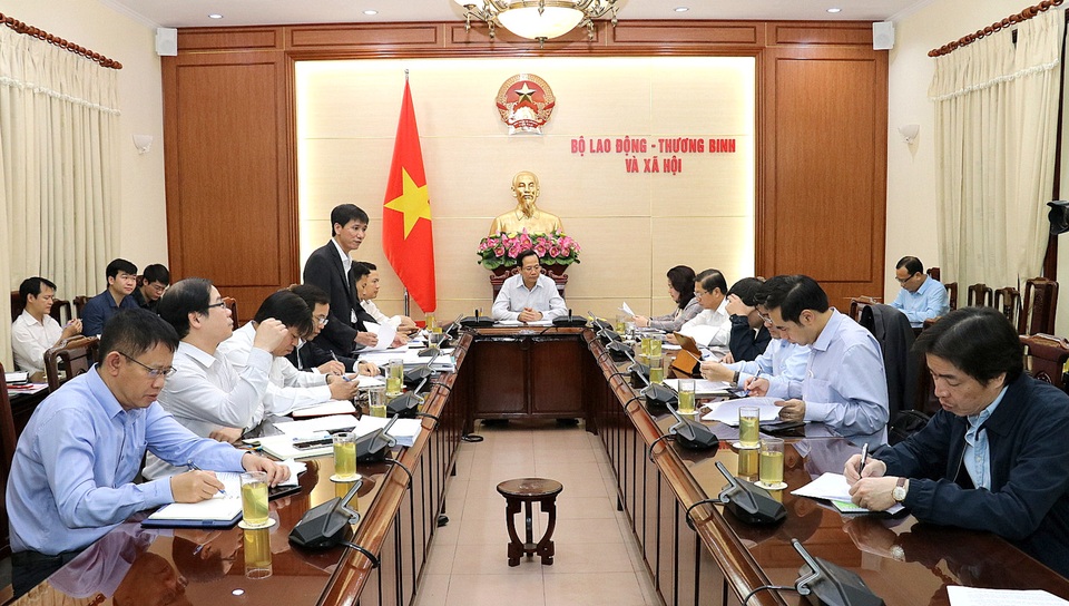 “Nghiên cứu giảm mức đóng bảo hiểm tai nạn lao động xuống còn 0,3 %…” - 3 “Nghiên cứu giảm mức đóng bảo hiểm tai nạn lao động xuống còn 0,3 %…” - 3