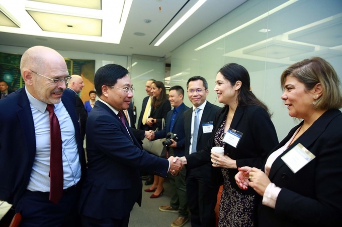 Phó Thủ tướng Thường trực Phạm Bình Minh tới dự tọa đàm do cộng đồng doanh nghiệp Hoa Kỳ tổ chức.
