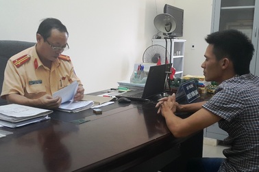 Tài xế lái xe bằng chân trên đường cao tốc sẽ bị phạt 6-8 triệu đồng