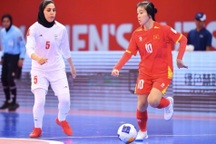 Hòa đương kim vô địch Iran, futsal nữ Việt Nam giành ngôi đầu bảng