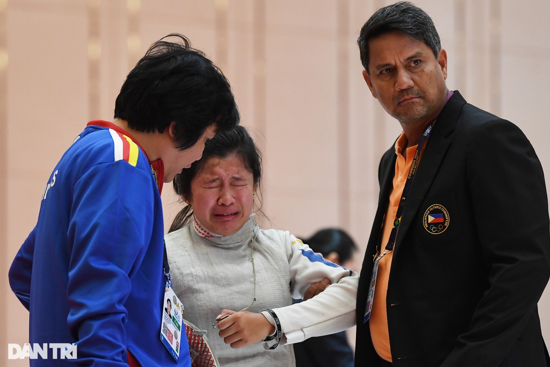 Thi đấu bằng một chân, nữ kiếm thủ thắng ngoạn mục vào chung kết SEA Games - 2 Thi đấu bằng một chân, nữ kiếm thủ thắng ngoạn mục vào chung kết SEA Games - 2