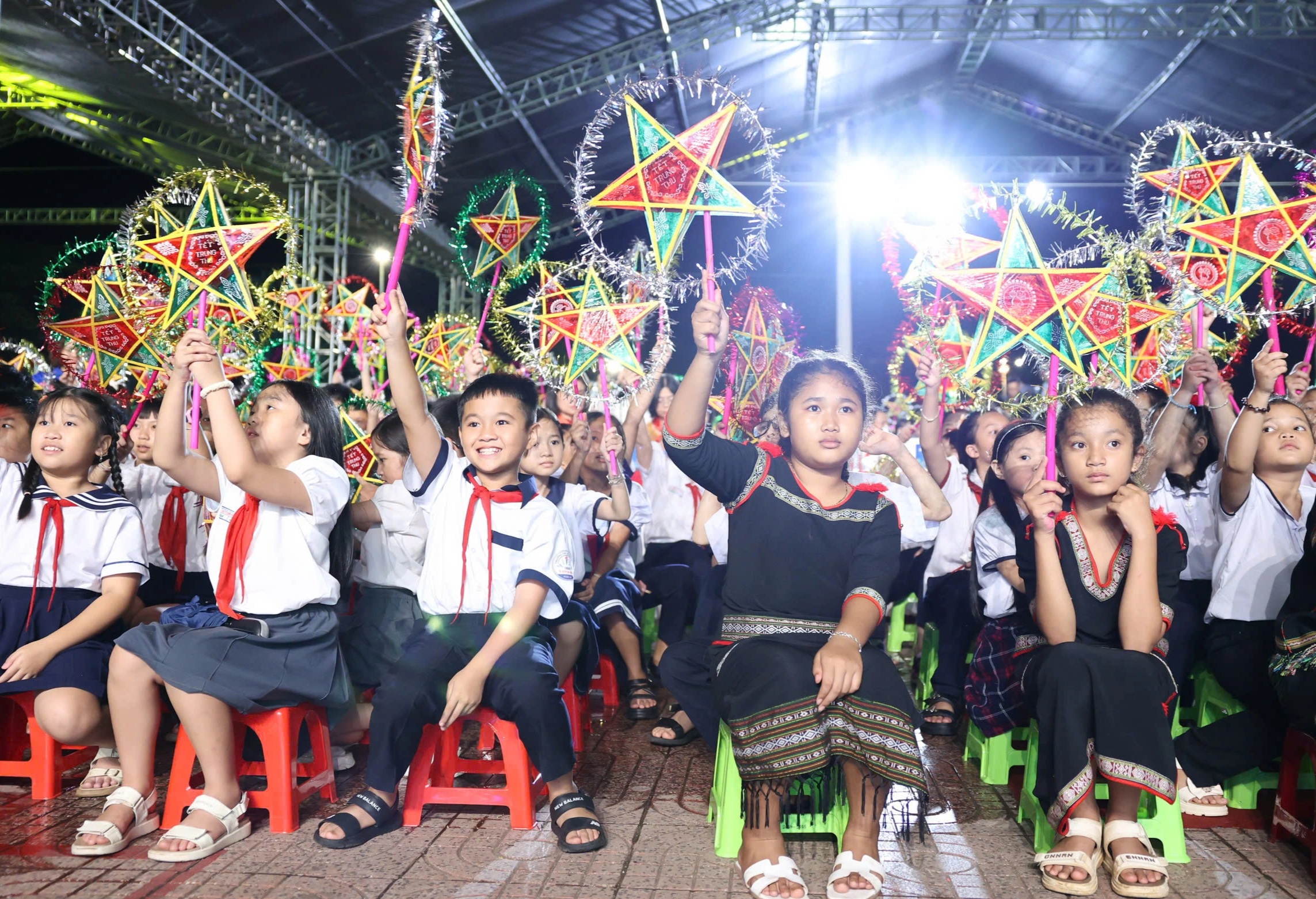 Místopředseda vlády Nguyen Hoa Binh: Dejte dětem to nejlepší! - 1 Phó Thủ tướng Nguyễn Hòa Bình: Dành những gì tốt đẹp nhất cho trẻ em! - 1
