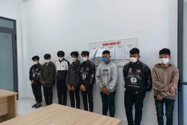 Cảnh sát cơ động bắt nóng nhóm thanh niên đua xe, lạng lách ở Bình Thuận