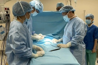 Cha mẹ lơ là, bé gái 5 tháng tuổi phình bụng "khổng lồ" vì căn bệnh hiểm