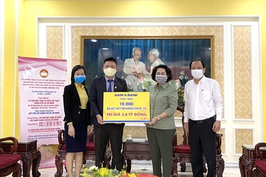 TP. HCM tiếp nhận 10.000 bộ xét nghiệm Covid-19 từ ngân hàng Nam A Bank