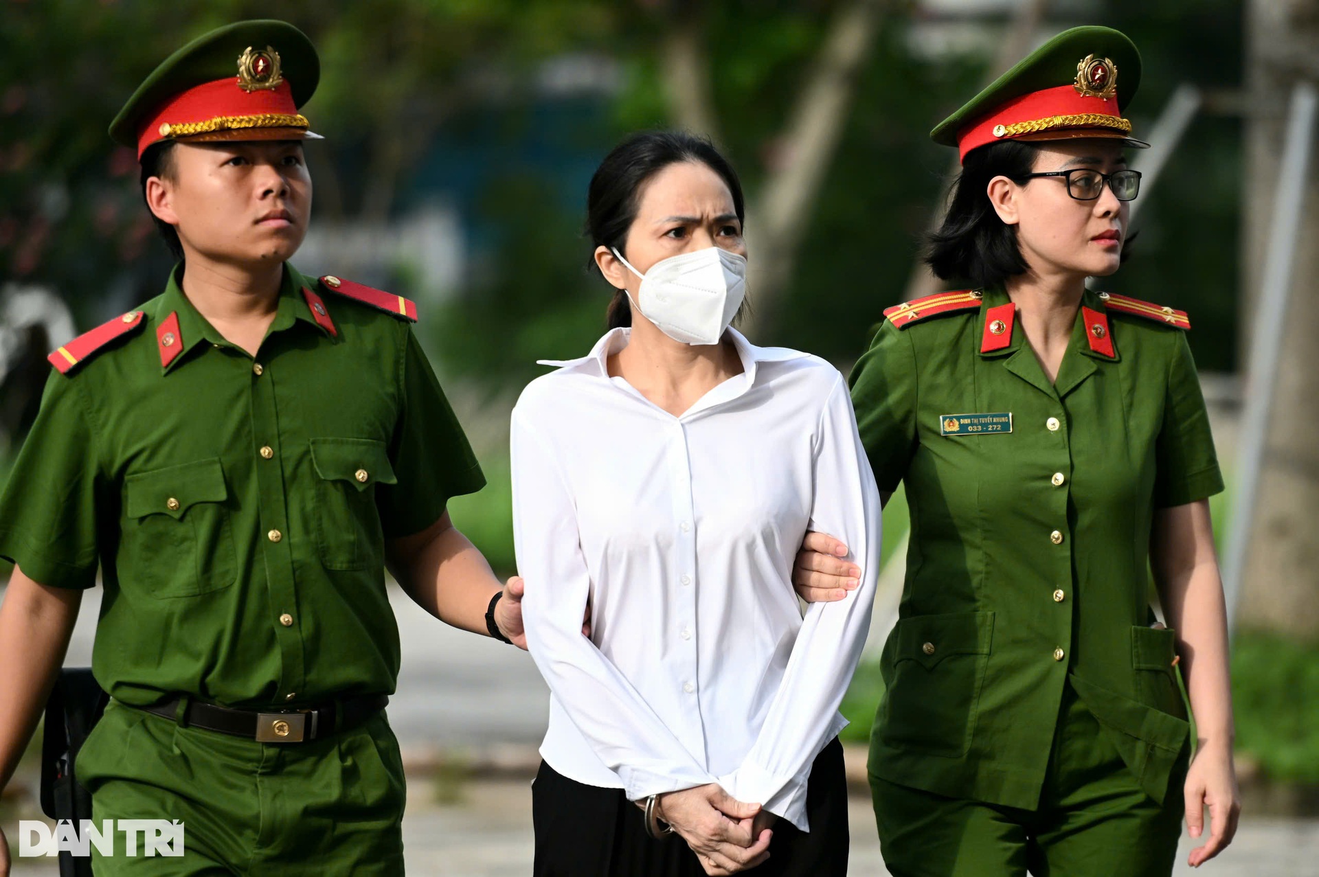 Cựu Bí thư Vĩnh Phúc Hoàng Thị Thuý Lan cúi gằm mặt đến toà - 6