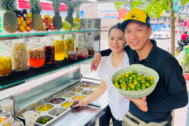 "Anh bán trà nuôi cả nhà" mượn nợ khởi nghiệp, doanh số 800 ly/ngày