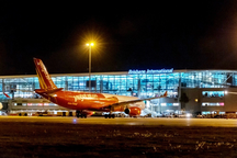 Máy bay Vietjet hạ cánh để cứu hành khách