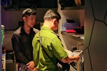 Cận cảnh công an khám xét căn hộ cao cấp của Ngân 98 ở TPHCM