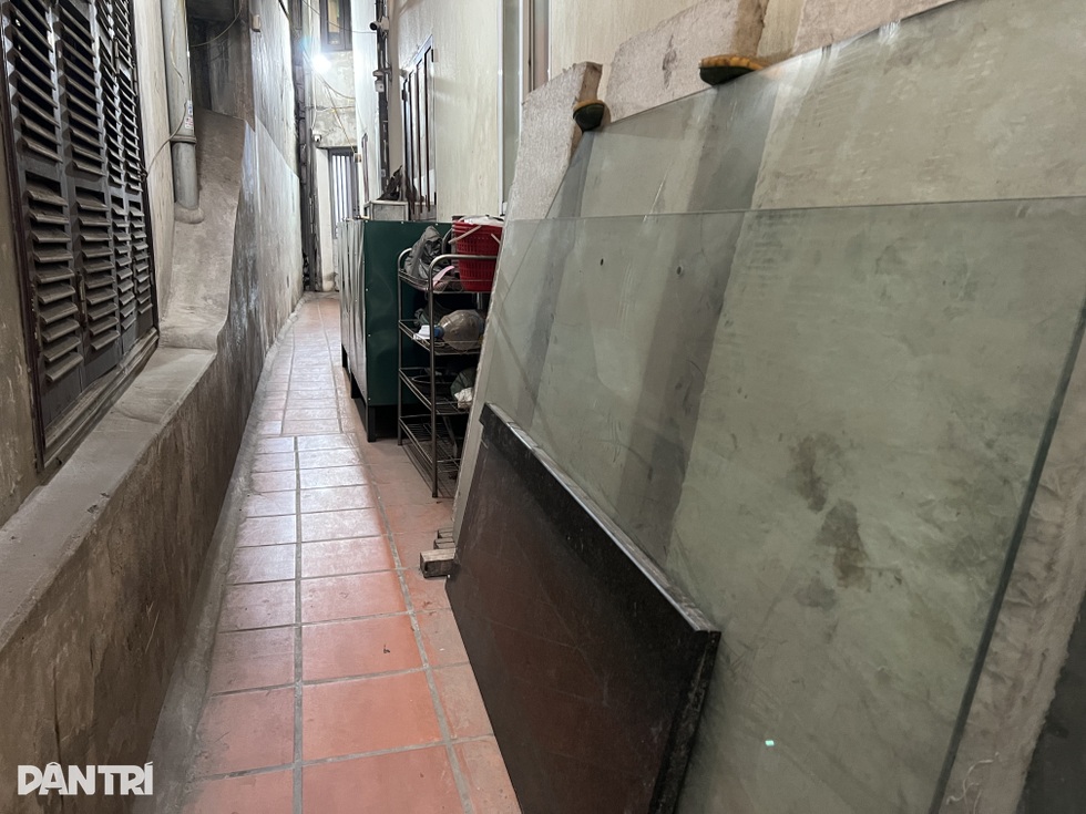 Mất tình làng xóm vì ngõ đi chung ở Hà Nội: Khóa một cửa, kê tủ chặn lối - 3