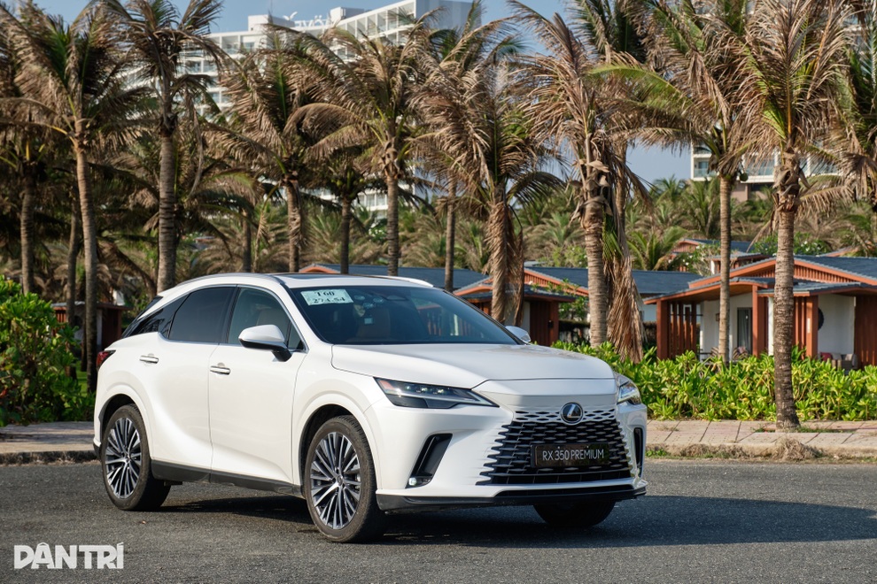 Lexus “vắt kiệt” IS 13 năm tuổi, gây tranh cãi vì ngày càng giống Toyota - 5 Lexus “vắt kiệt” IS 13 năm tuổi, gây tranh cãi vì ngày càng giống Toyota - 5