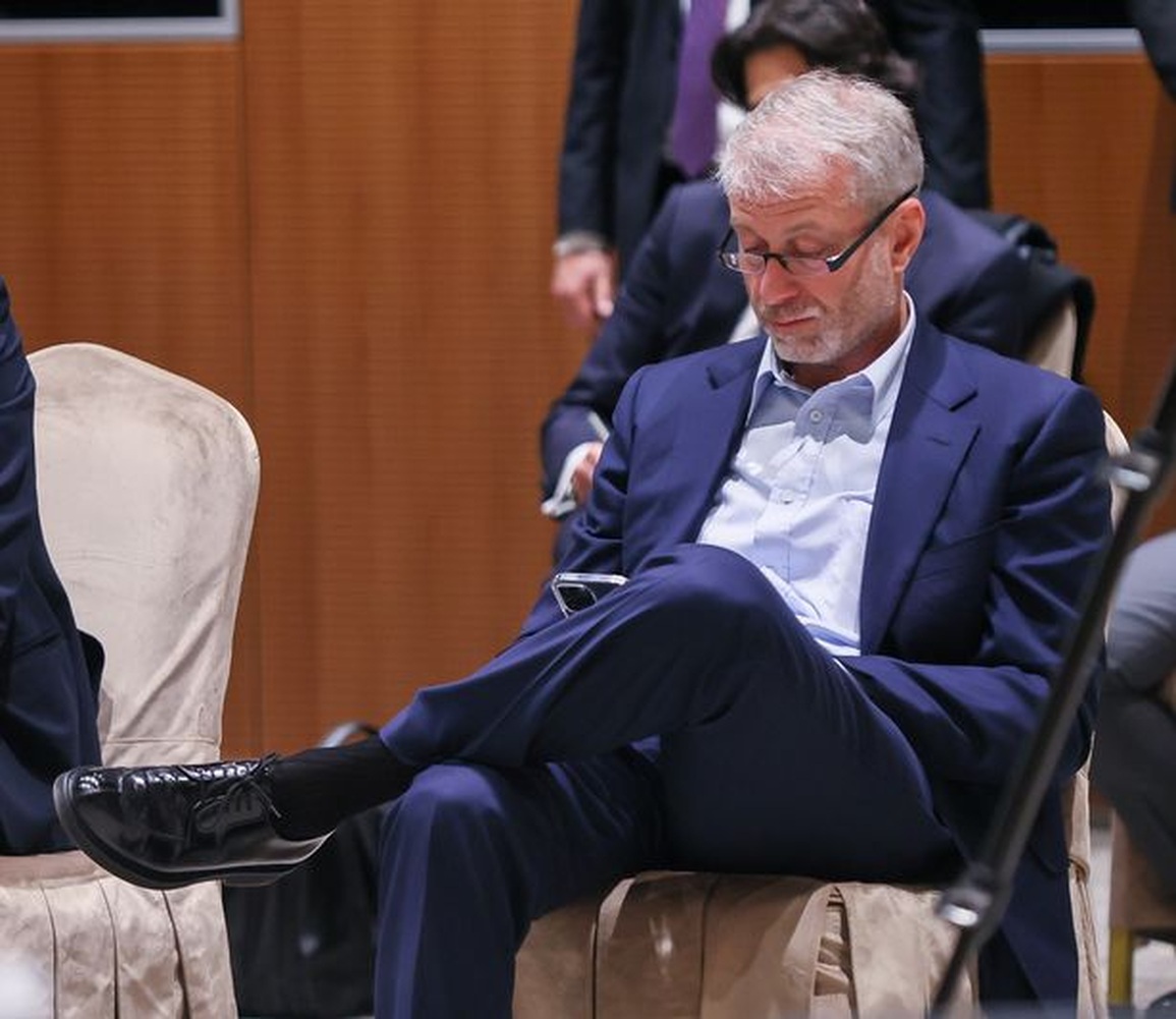 Tỷ phú Abramovich phải vay tiền sống qua ngày - 1 Tỷ phú Abramovich phải vay tiền sống qua ngày - 1