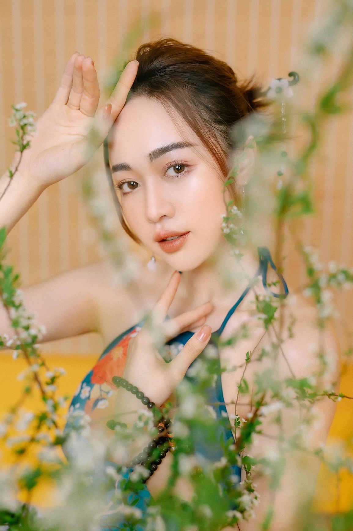 Hot girl gợi cảm hé lộ bí quyết giữ eo thon dáng đẹp ngày Tết - 7