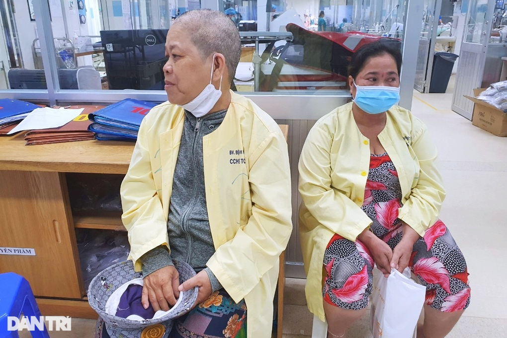 3 ca bệnh sốt xuất huyết gánh 1,3 tỷ đồng, mẹ khóc nghẹn nhìn con vào cửa tử - 1 3 ca bệnh sốt xuất huyết gánh 1,3 tỷ đồng, mẹ khóc nghẹn nhìn con vào cửa tử - 1