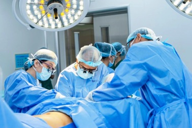 Bé gái 12 tuổi đi cấp cứu lúc nửa đêm vì tình trạng "hiểm" ở vùng kín